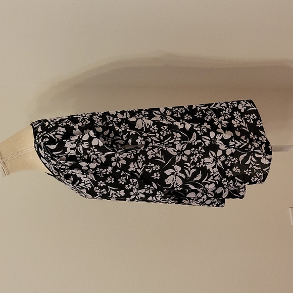 Liz Claiborne Career Black & White Faux Wrap Top in size Large - Picture 6 of 8